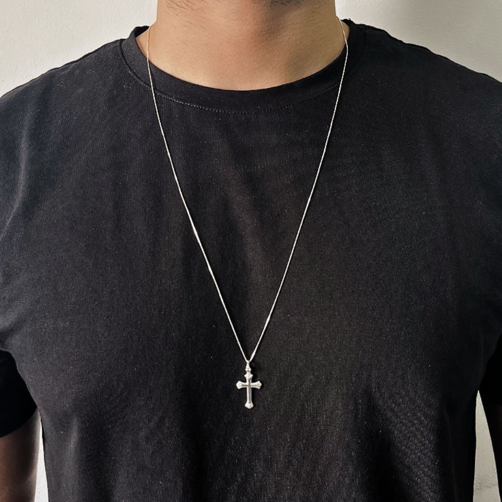 Noble Silver Detailed Crucifix Necklace
