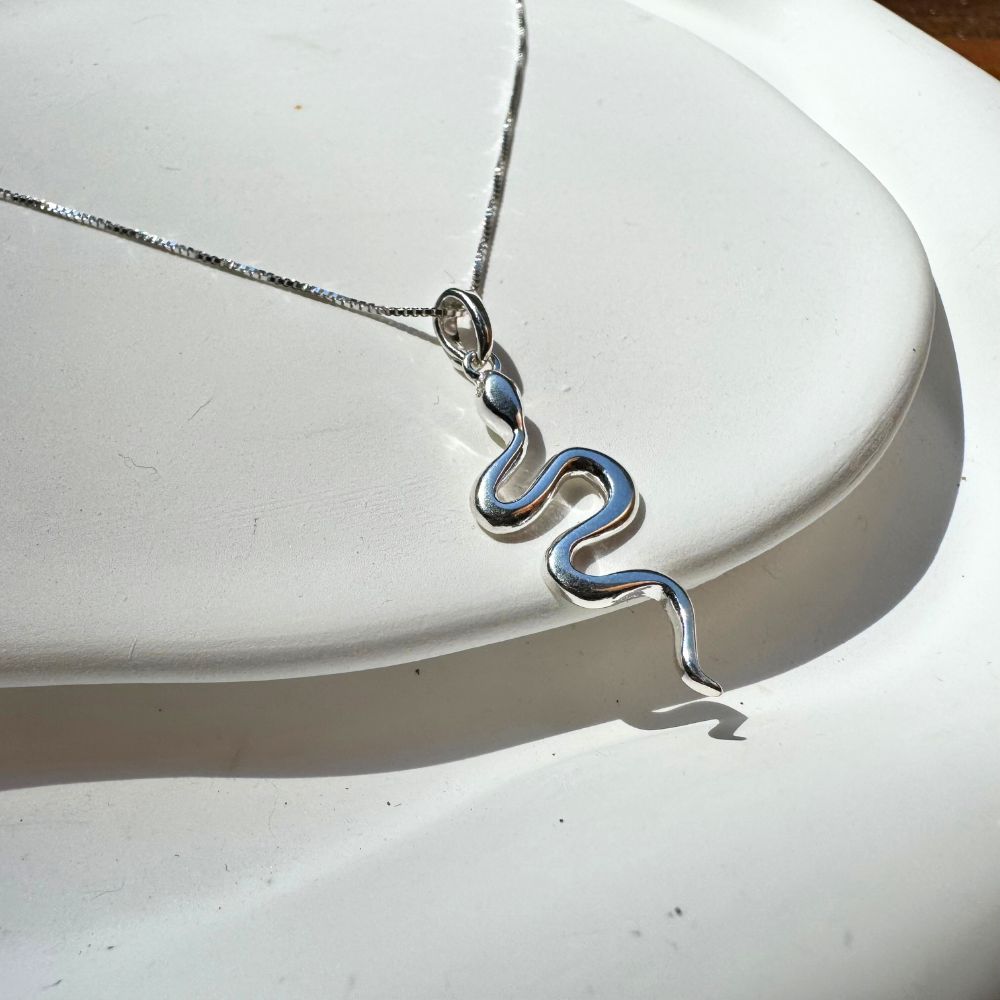 Noble Silver Snake Necklace