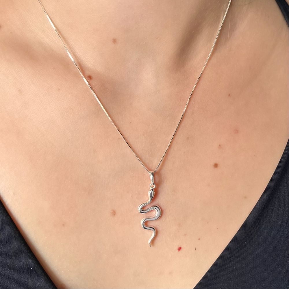 Noble Silver Snake Necklace