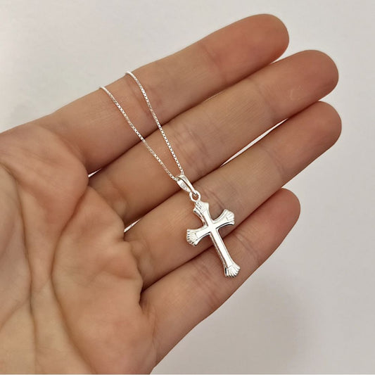 Noble Silver Detailed Crucifix Necklace